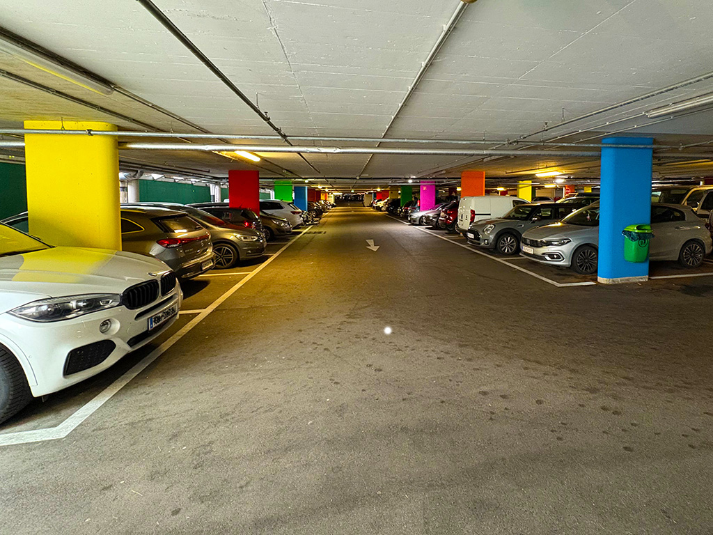 Unsere Altstadtgarage: Hell, barrierefrei, frauenfreundlich, 24 Stunden geöffnet, 1 Stunde gratis.